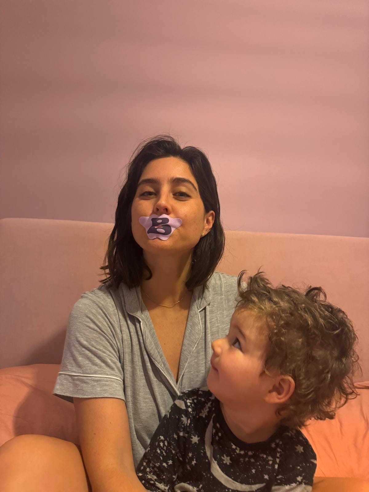 Plastry na usta do spania Bedrock – kobieta w użyciu, codzienna rutyna